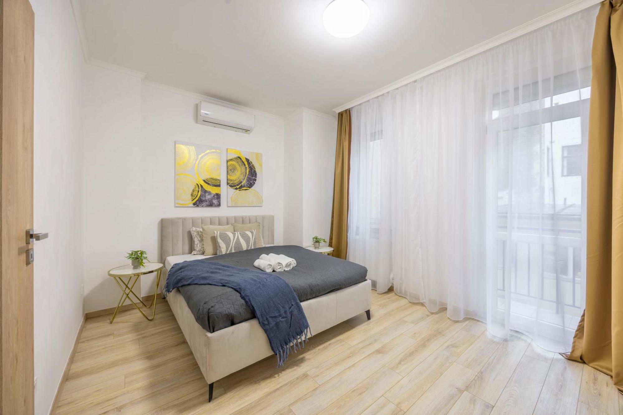 Deluxe & Charm Next The Andrassy Fashion St Budapest